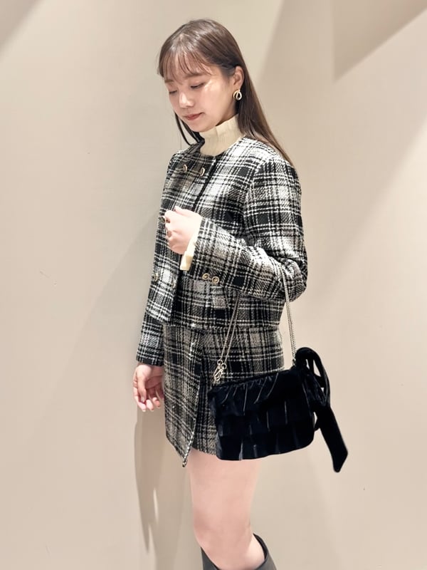 その他のその他アウター、ホワイト系のニット/セーター、その他のその他パンツを着用したレディースの秋コーディネートの5枚目の写真