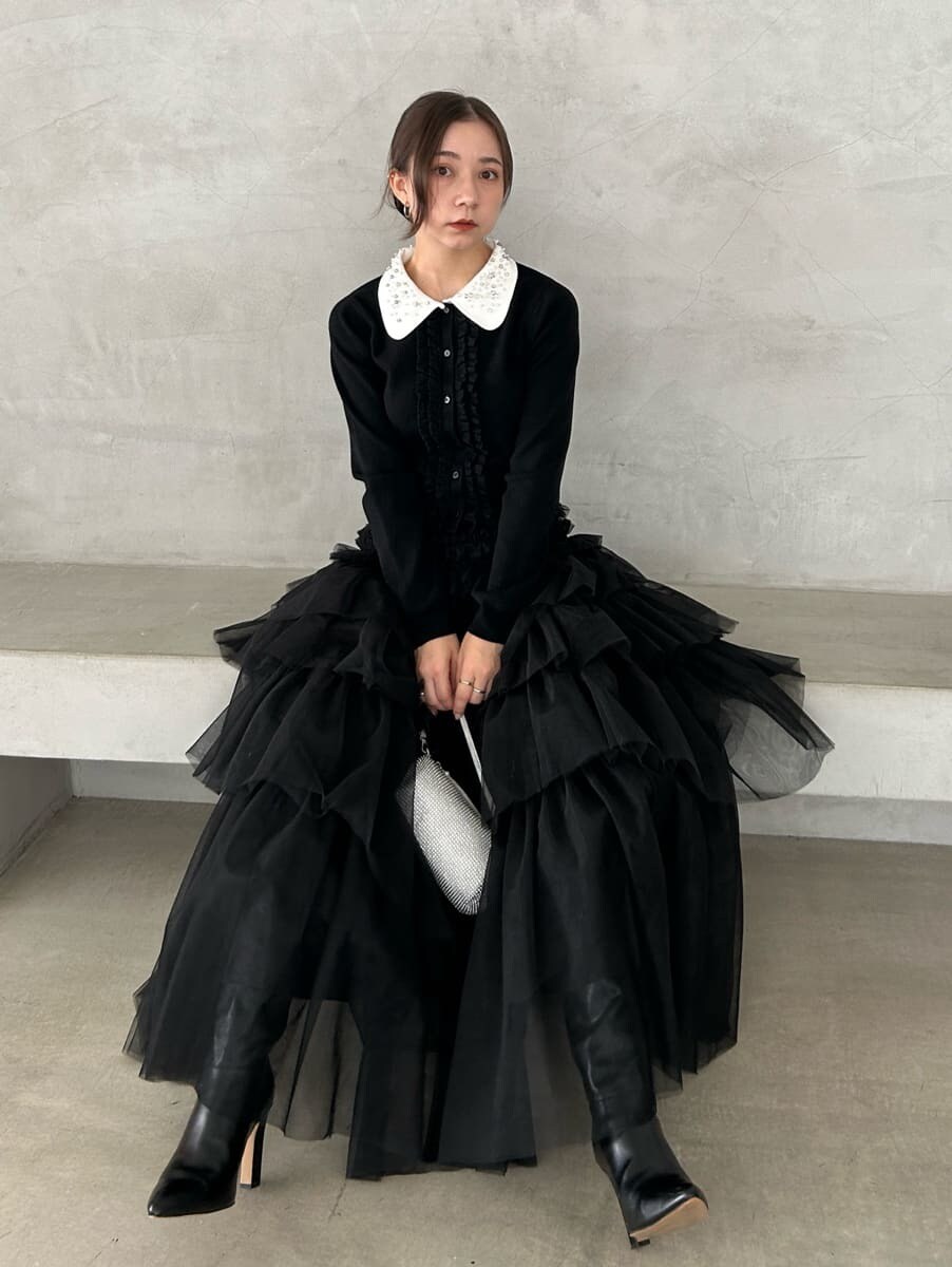 ブラック系のブーツを着用したレディースの冬コーディネートの4枚目の写真