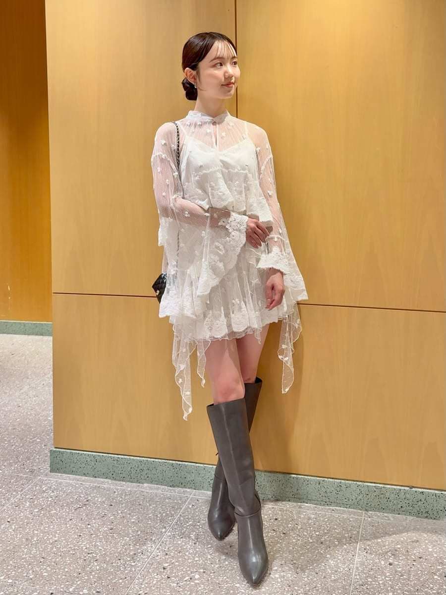 ブラック系のブルゾン、その他のシャツ/ブラウス、その他のその他パンツを着用したレディースの秋コーディネートの5枚目の写真