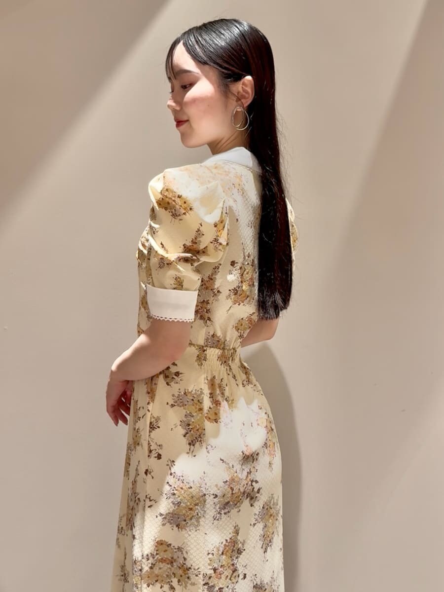 マルチプリントパフスリーブワンピースを使った人気ファッション