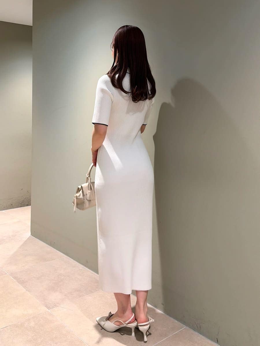 ホワイト系のボストンバッグ、ホワイト系のワンピースを着用したレディースの春コーディネートの2枚目の写真