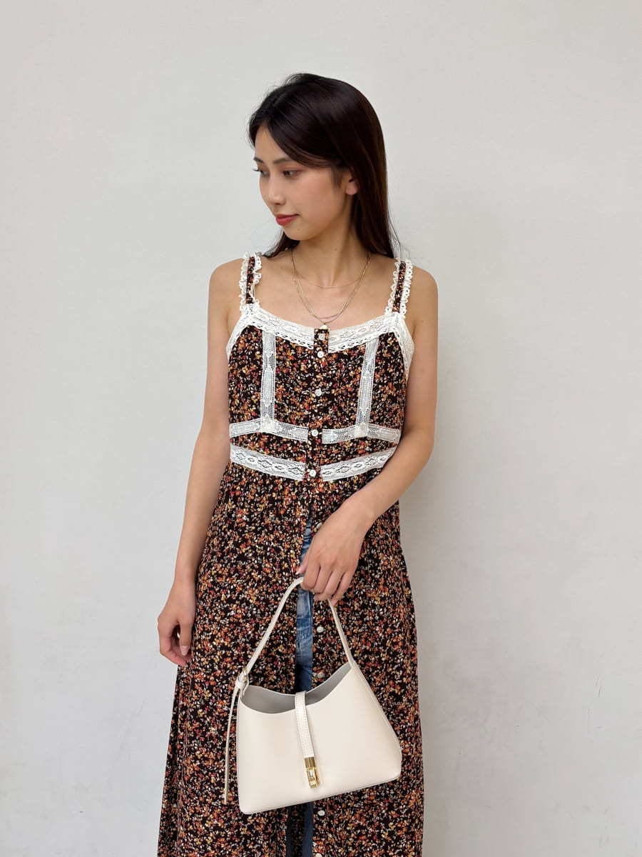 レディースの夏コーディネートの3枚目の写真