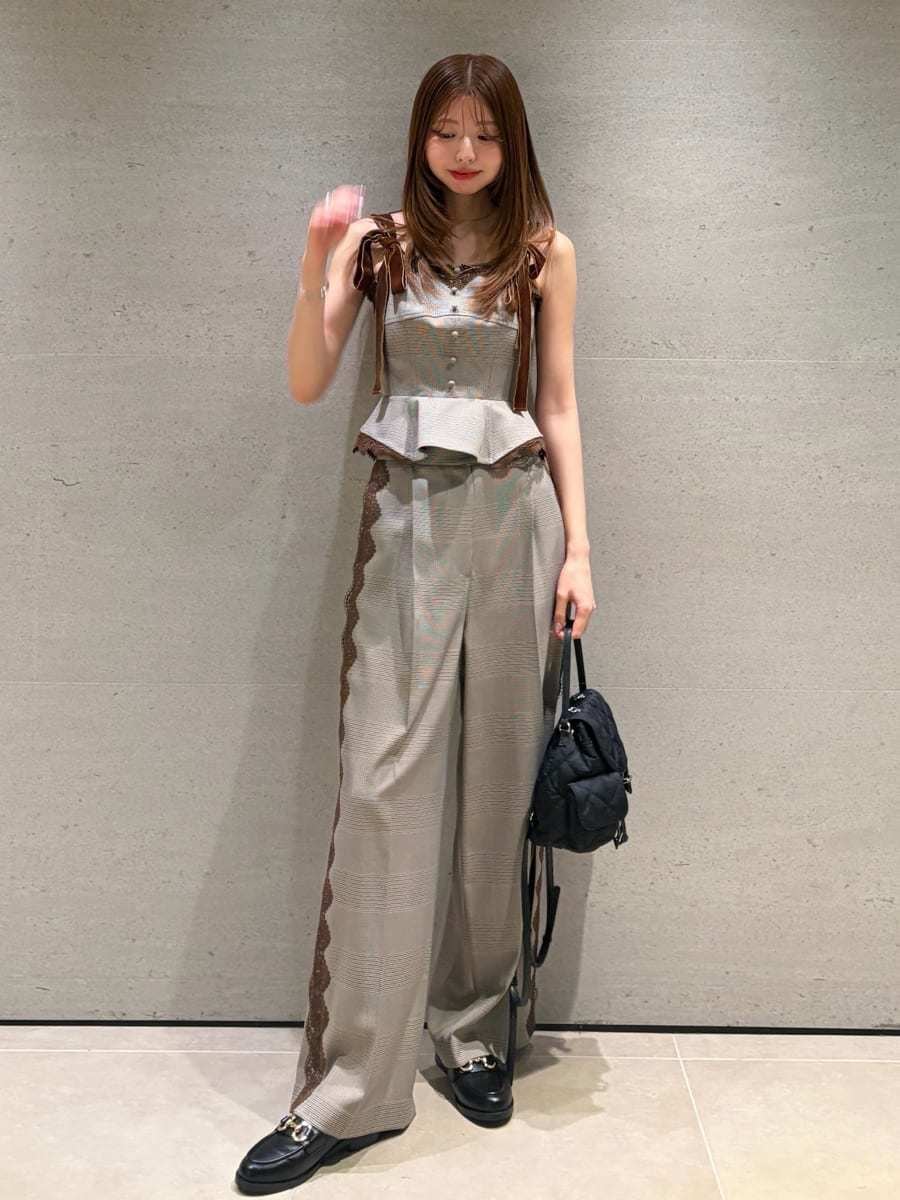 その他のその他パンツ、その他のその他トップス、ブラック系のバックパック/リュックを着用したレディースの夏コーディネートの5枚目の写真