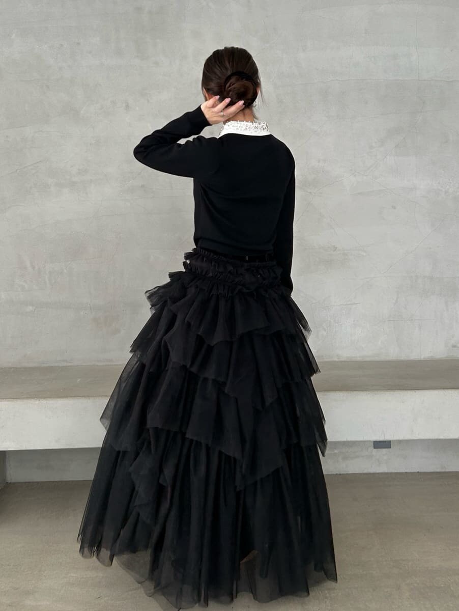 ブラック系のブーツを着用したレディースの冬コーディネートの6枚目の写真