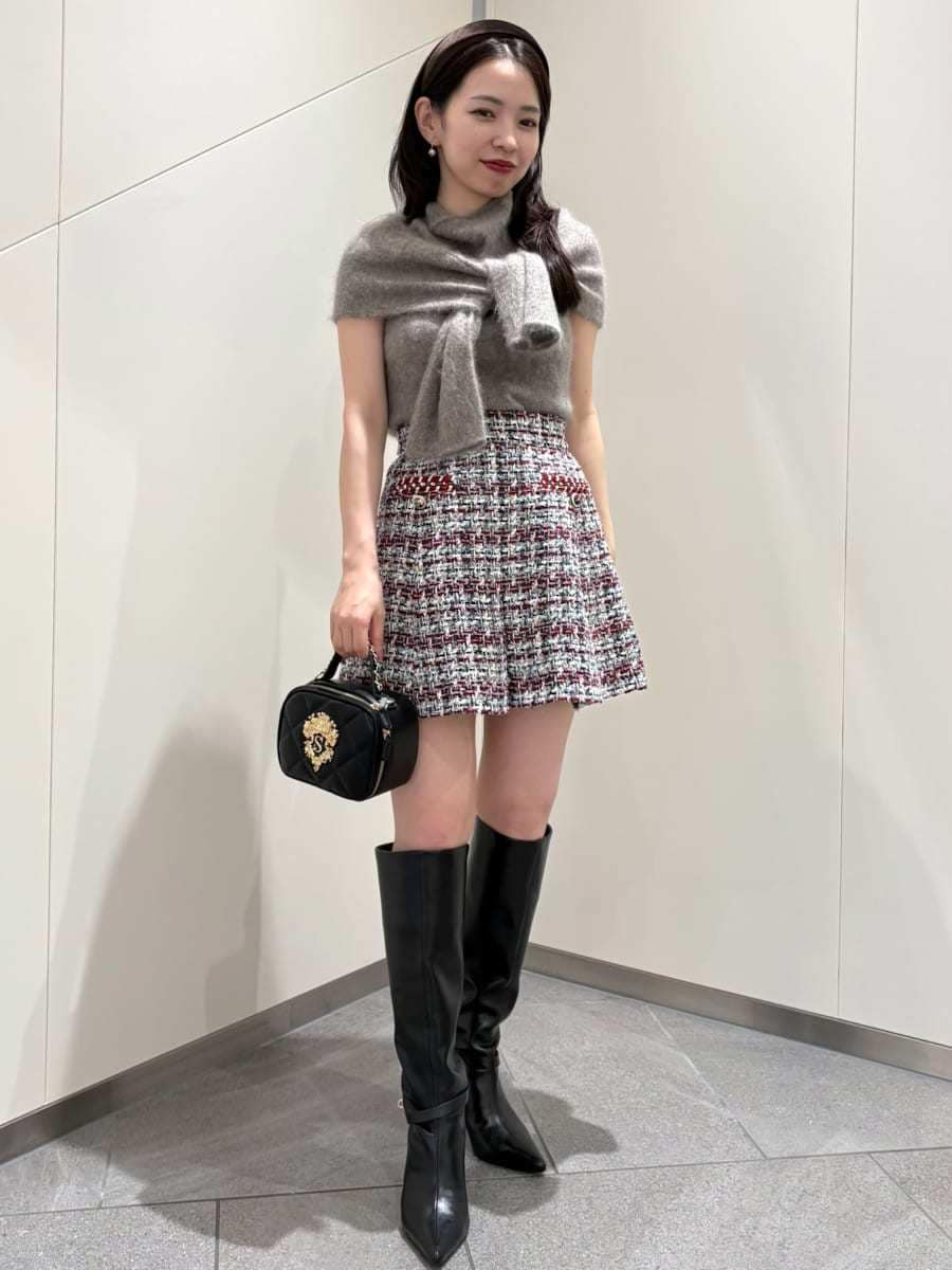 その他のその他パンツ、ブラウン系のTシャツ/カットソー、ブラウン系のカーディガン/ボレロを着用したレディースの秋コーディネートの2枚目の写真