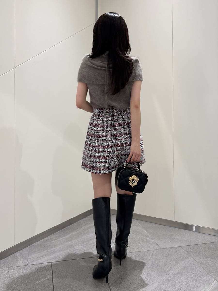 その他のその他パンツ、ブラウン系のTシャツ/カットソー、ブラウン系のカーディガン/ボレロを着用したレディースの秋コーディネートの6枚目の写真