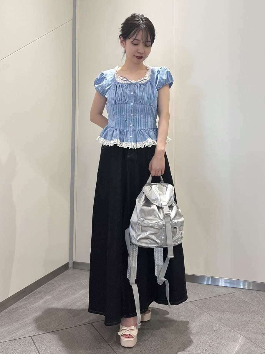 コルセットペプラムブラウスを使った人気ファッションコーディネート
