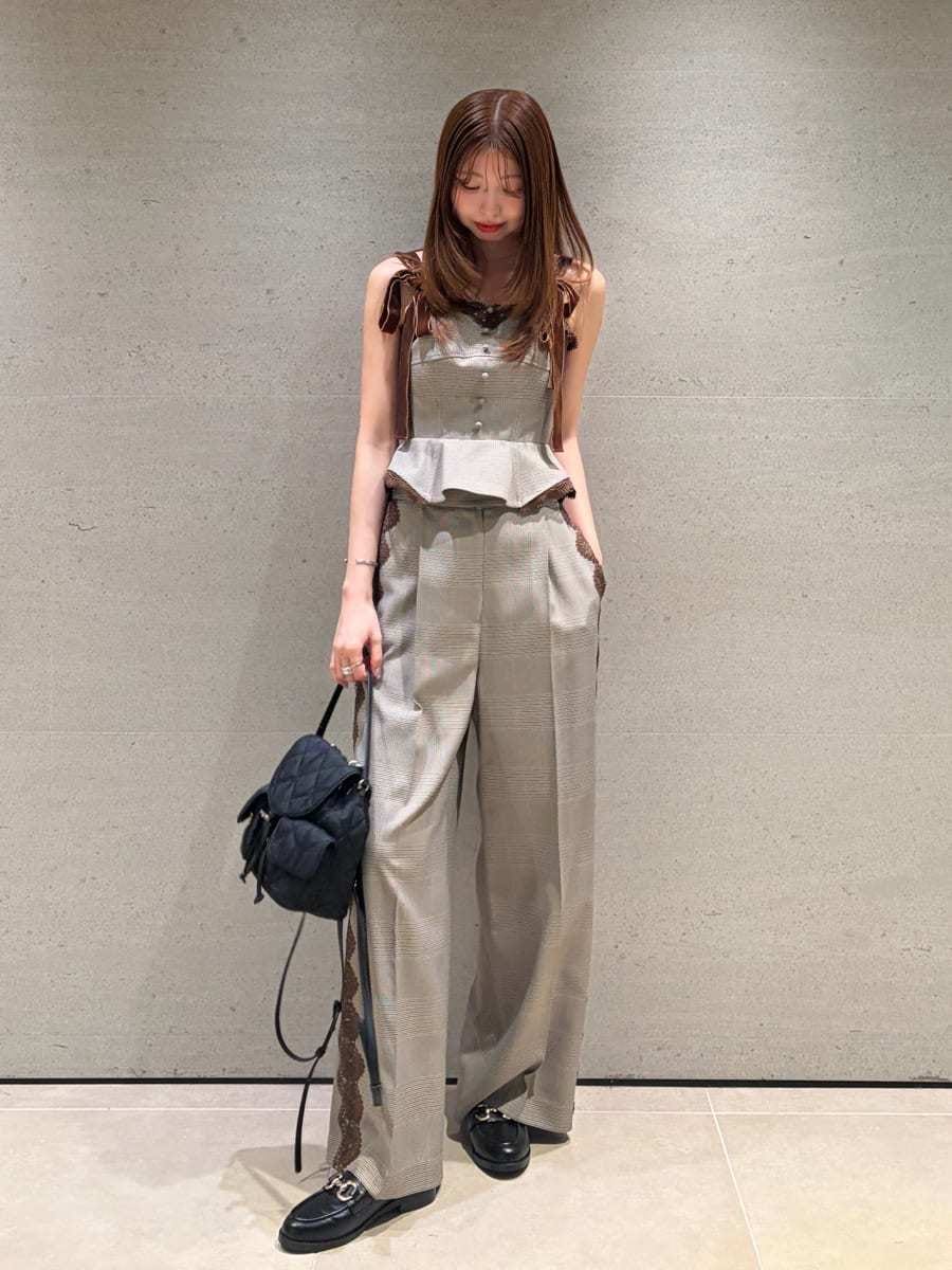 その他のその他パンツ、その他のその他トップス、ブラック系のバックパック/リュックを着用したレディースの夏コーディネートの2枚目の写真