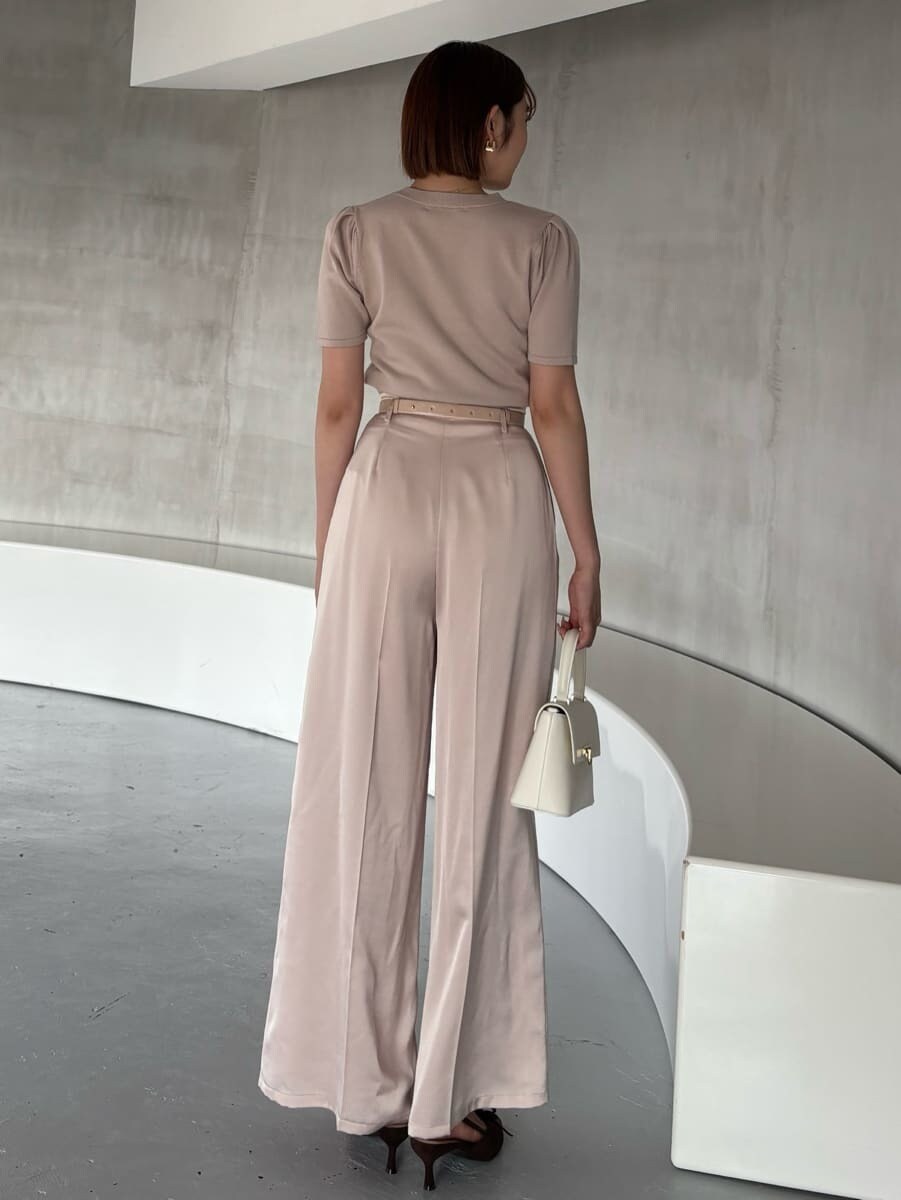 ピンク系のその他パンツを着用したレディースの夏コーディネートの3枚目の写真