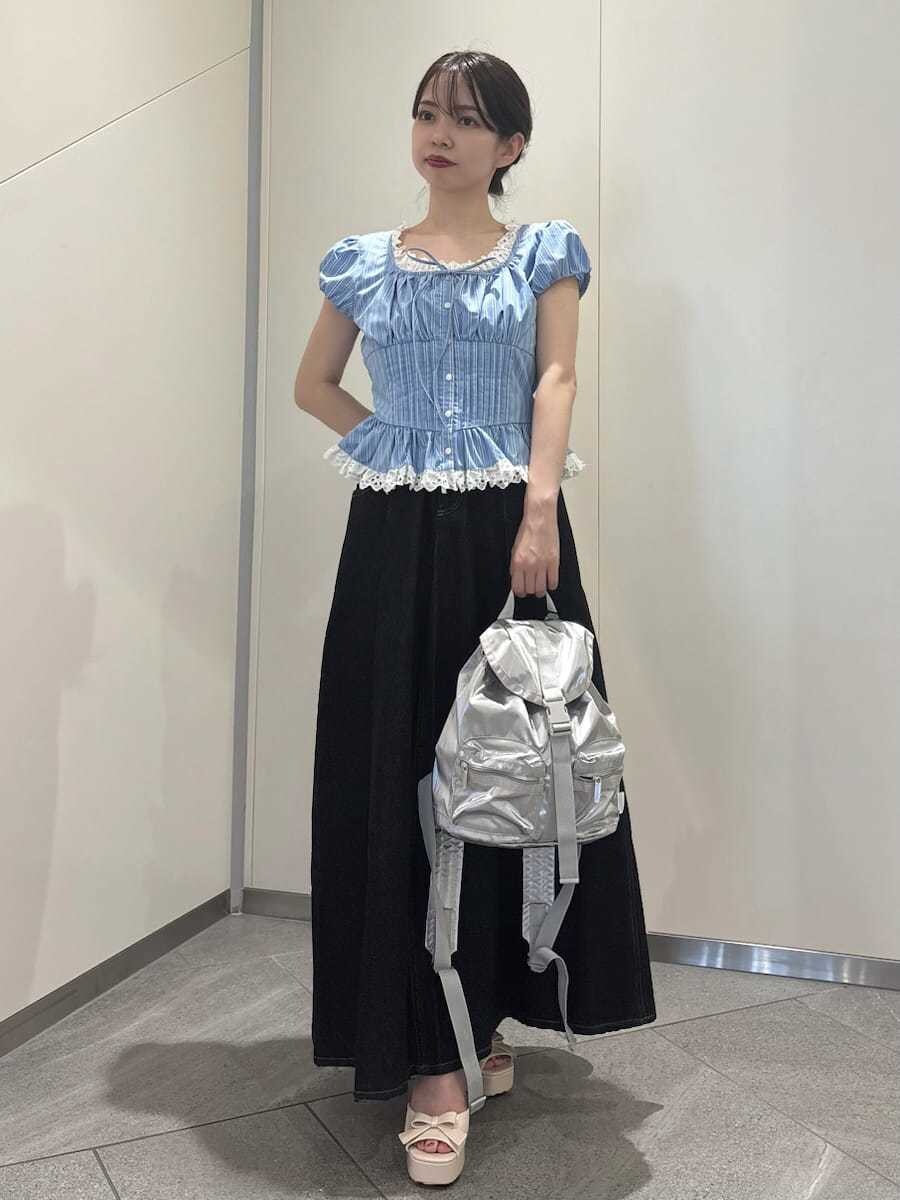 コルセットペプラムブラウスを使った人気ファッションコーディネート