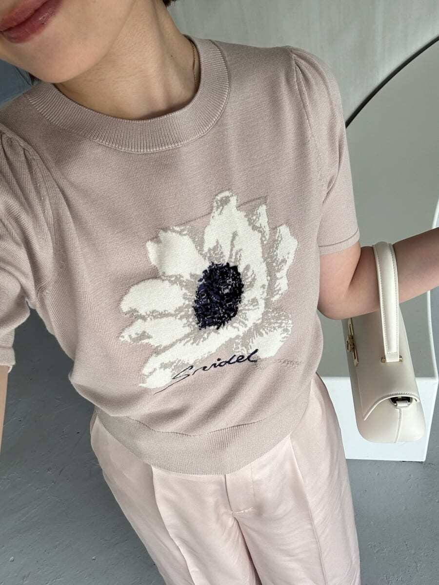 ピンク系のその他パンツを着用したレディースの夏コーディネートの6枚目の写真