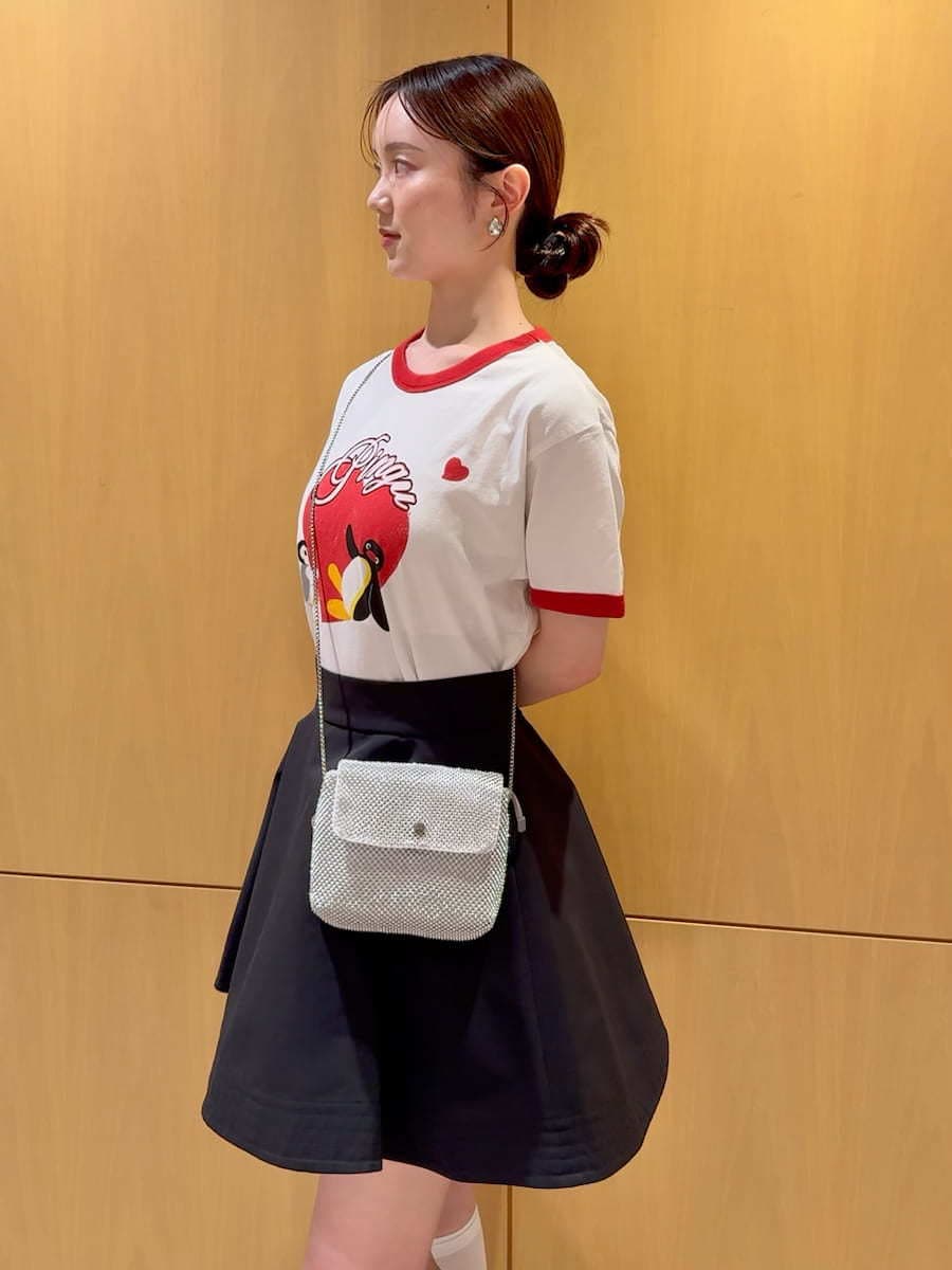 ブラック系のその他パンツを着用したレディースの夏コーディネートの2枚目の写真