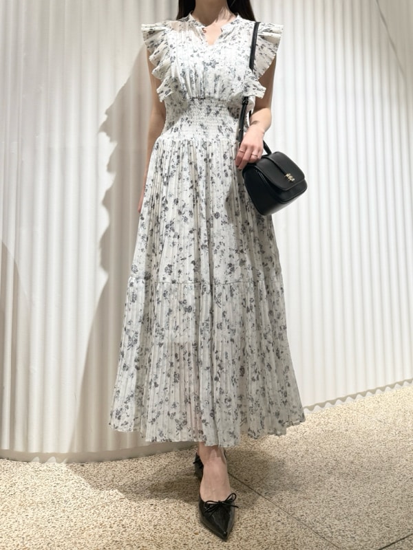 SNIDELさんの「【00サイズあり】Sustainableフリルワンピース（SNIDEL）」を使ったコーディネートの5枚目の写真