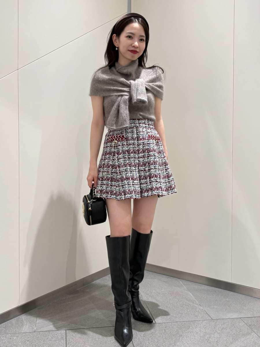 その他のその他パンツ、ブラウン系のTシャツ/カットソー、ブラウン系のカーディガン/ボレロを着用したレディースの秋コーディネートの7枚目の写真