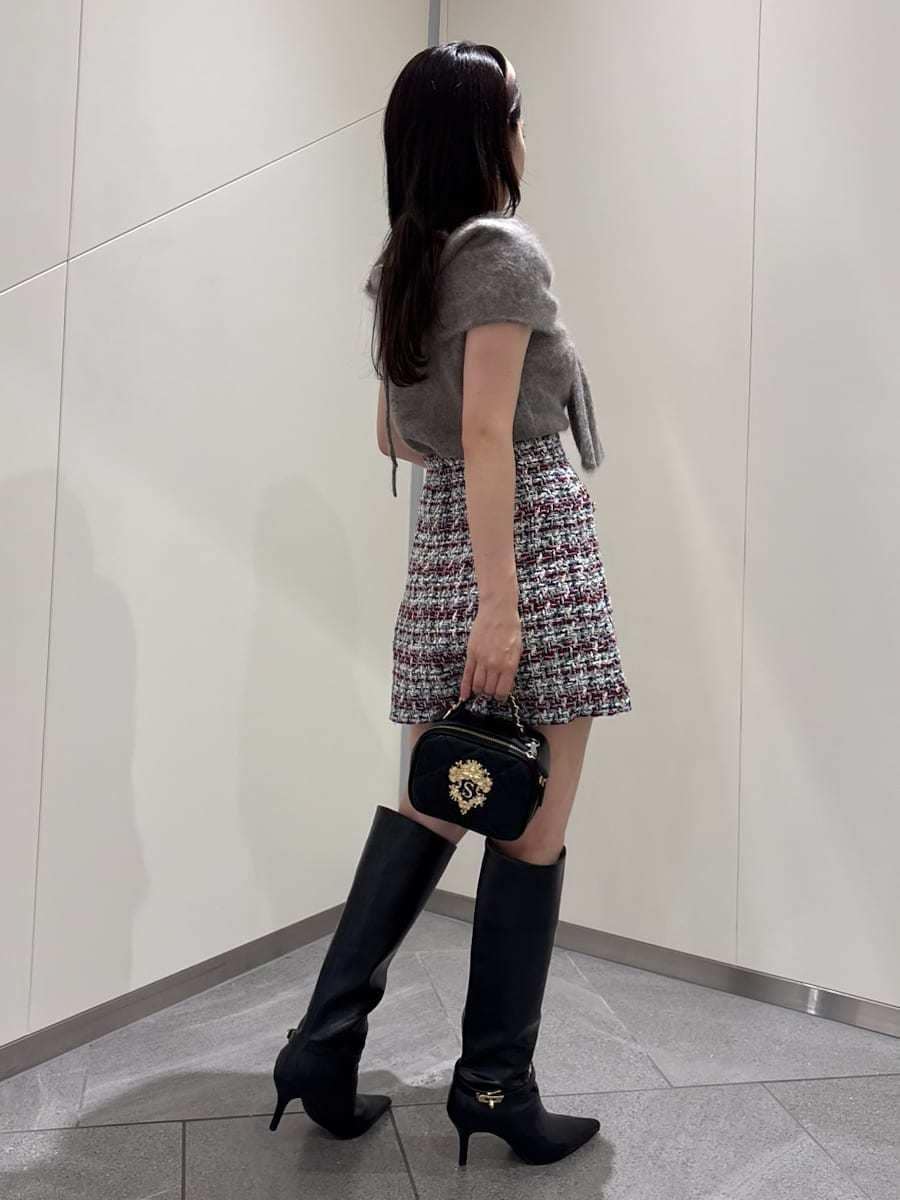 その他のその他パンツ、ブラウン系のTシャツ/カットソー、ブラウン系のカーディガン/ボレロを着用したレディースの秋コーディネートの4枚目の写真
