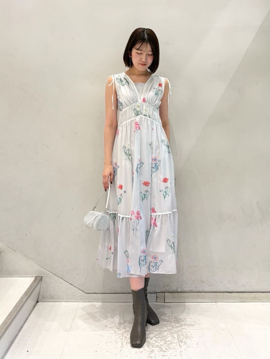 00サイズあり】フラワードロストディティールワンピースを使った人気