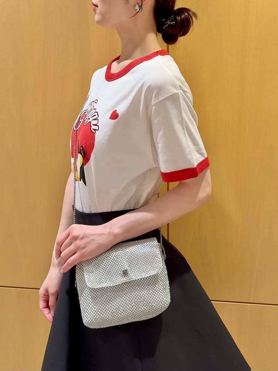 ブラック系のその他パンツを着用したレディースの夏コーディネートの6枚目の写真