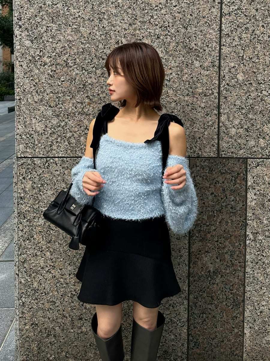 ブラック系のその他パンツ、ブラック系のボストンバッグを着用したレディースの冬コーディネートの5枚目の写真