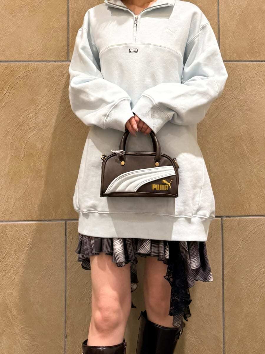 ブラウン系のブーツ、ブラウン系のブーツ、ブラウン系のブーツを着用したレディースの秋コーディネートの6枚目の写真