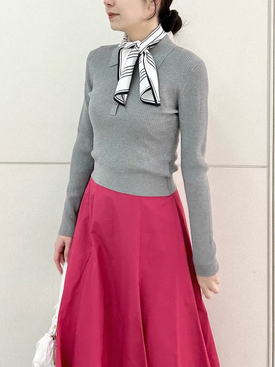 ブラック系のブーツを着用したレディースの冬コーディネートの6枚目の写真