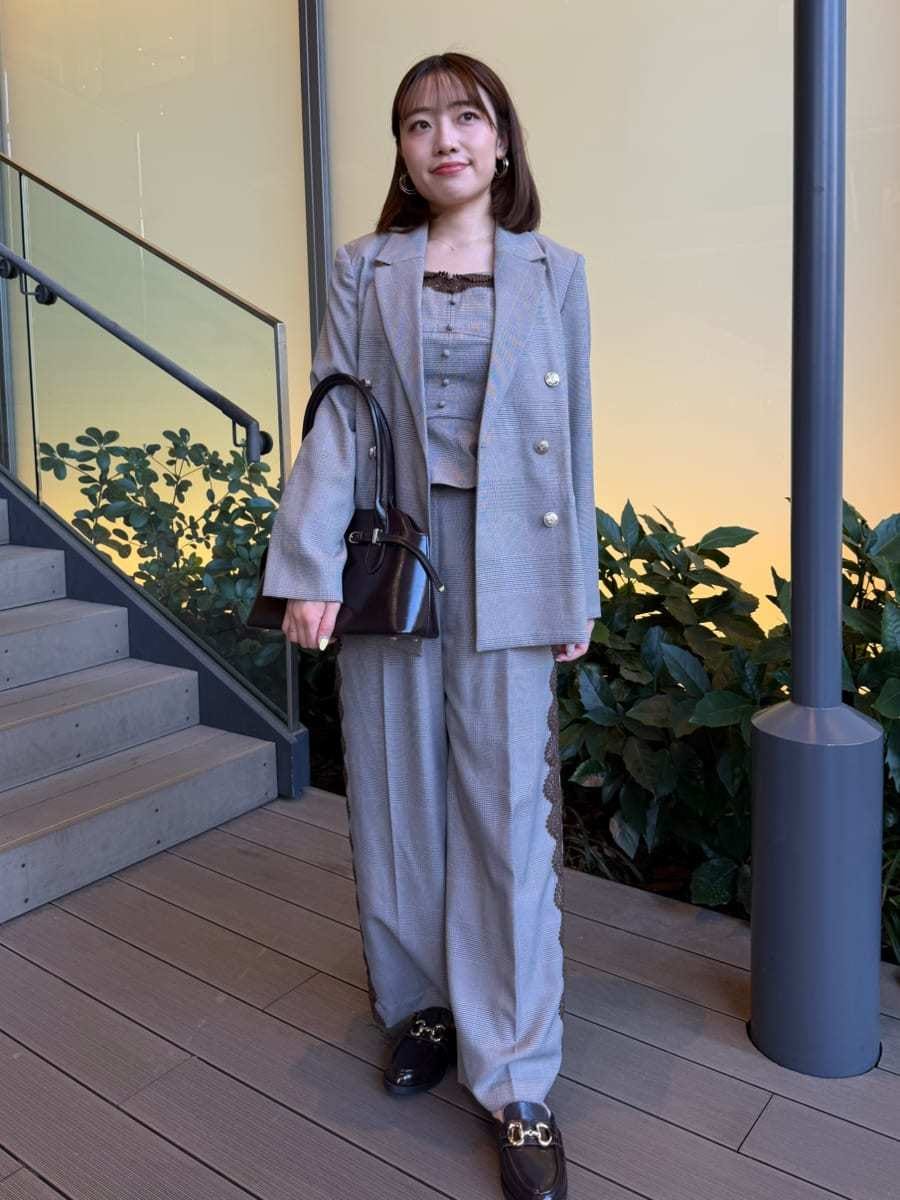 その他のその他パンツ、その他のその他トップス、ブラウン系のボストンバッグを着用したレディースの夏コーディネートの3枚目の写真