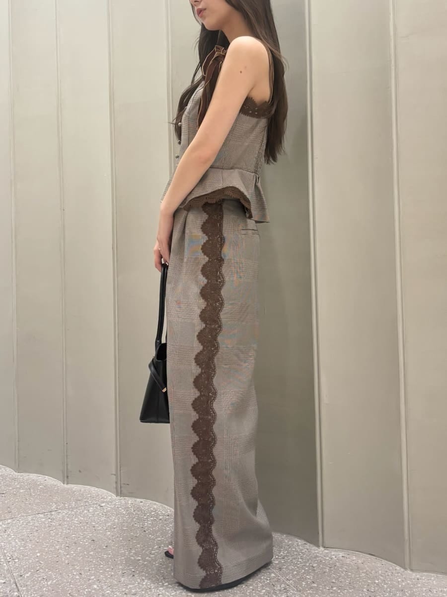 その他のその他パンツ、その他のその他トップス、ブラック系のサンダルを着用したレディースの夏コーディネートの3枚目の写真