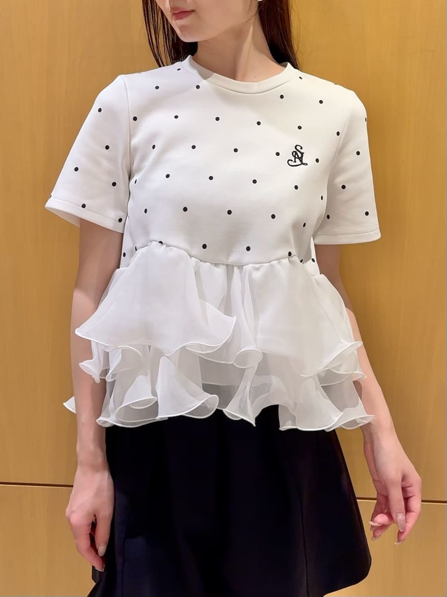 その他のTシャツ/カットソー、ブラック系のその他パンツ、ブラック系のサンダルを着用したレディースの夏コーディネートの5枚目の写真