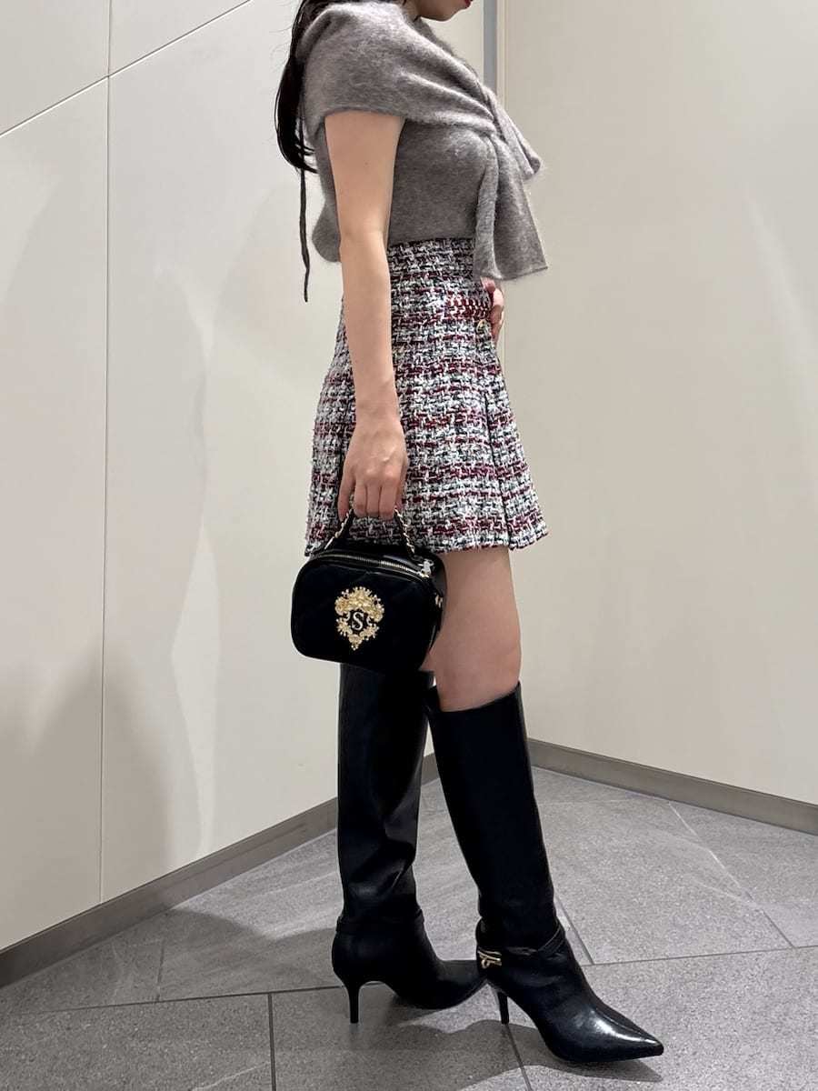 その他のその他パンツ、ブラウン系のTシャツ/カットソー、ブラウン系のカーディガン/ボレロを着用したレディースの秋コーディネートの3枚目の写真