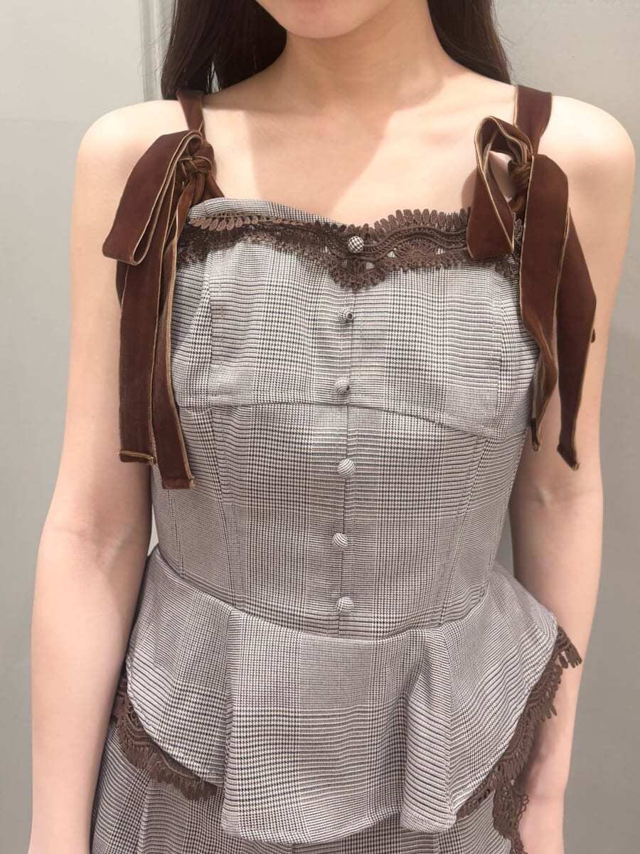 その他のその他パンツ、その他のその他トップス、ブラック系のサンダルを着用したレディースの夏コーディネートの5枚目の写真