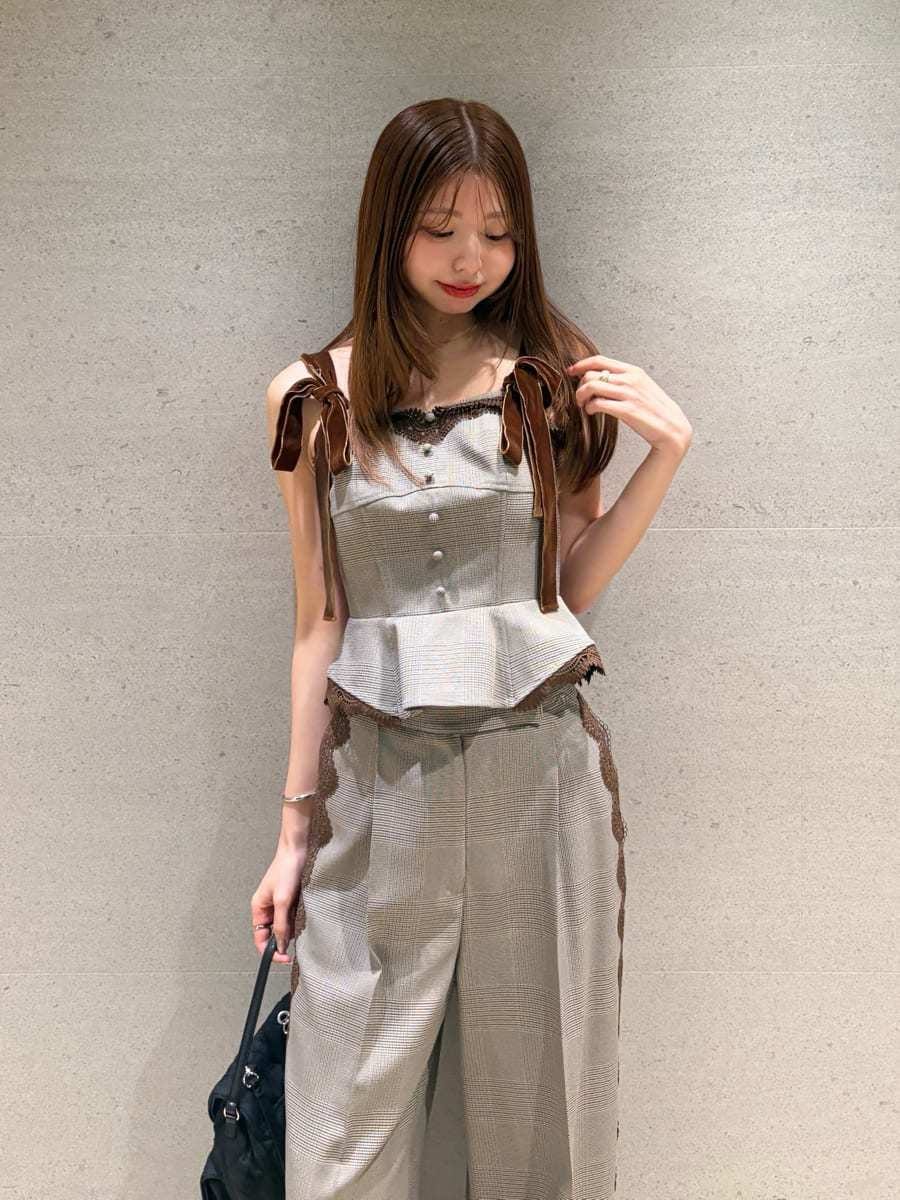 その他のその他パンツ、その他のその他トップス、ブラック系のバックパック/リュックを着用したレディースの夏コーディネートの3枚目の写真