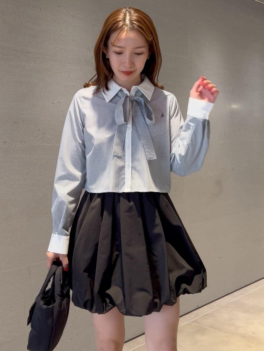 ブラック系のその他パンツ、その他のシャツ/ブラウスを着用したレディースの冬コーディネートの4枚目の写真