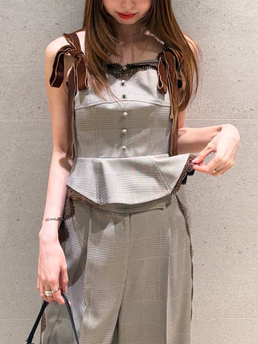 その他のその他パンツ、その他のその他トップス、ブラック系のバックパック/リュックを着用したレディースの夏コーディネートの4枚目の写真