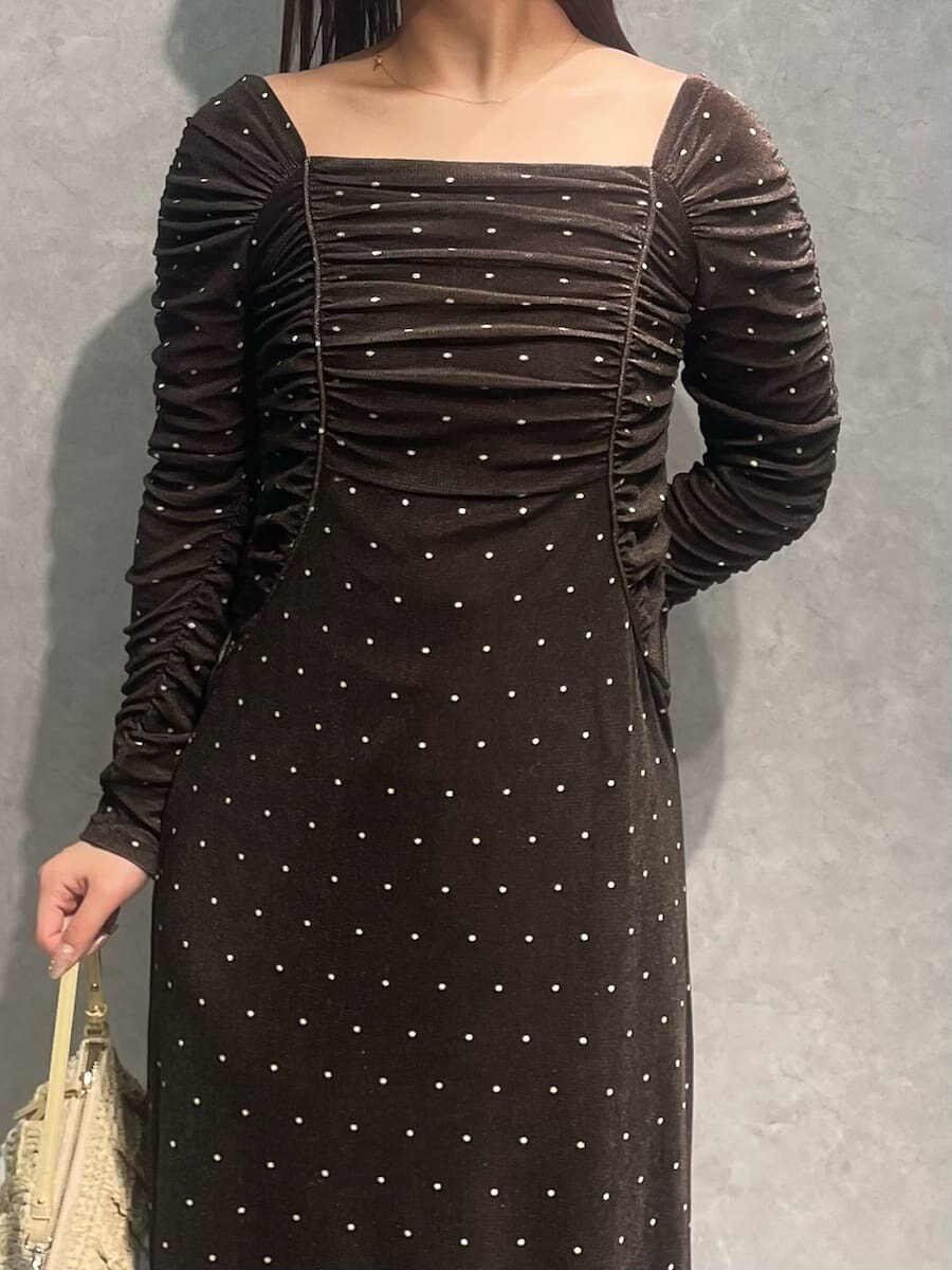 その他のワンピースを着用したレディースの冬コーディネートの4枚目の写真