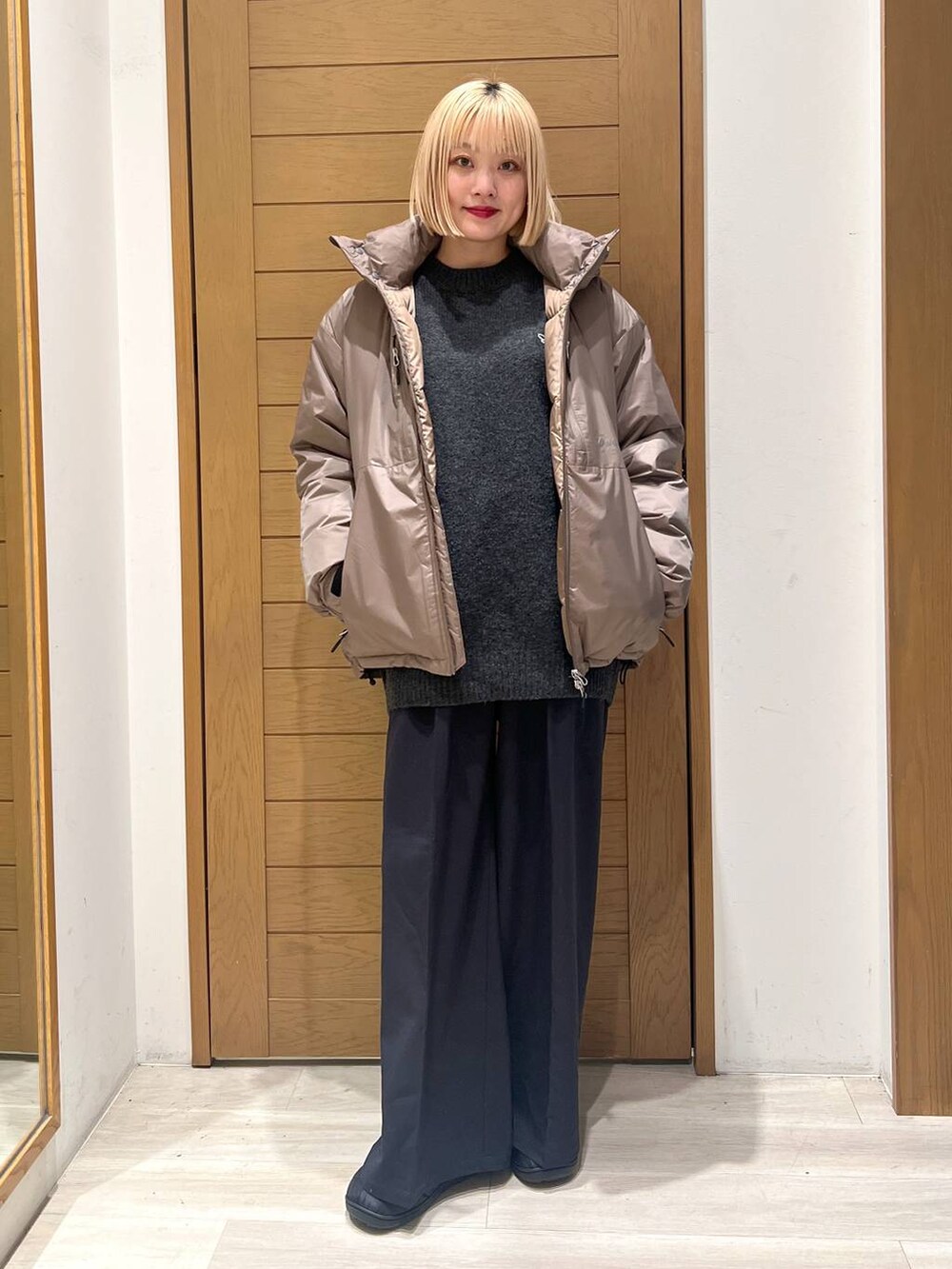 「BAYFLOW、カジュアル、体型カバー、着痩せ・細見え、ユニセックス」｜「NANGAの【NANGA Mt.&Sea(ナンガ)】オーロラダウン24AW（ダウンジャケット/コート、ブラウン系）」を使った、orinさん（レディース・163cm）の冬コーディネートの5枚目の写真