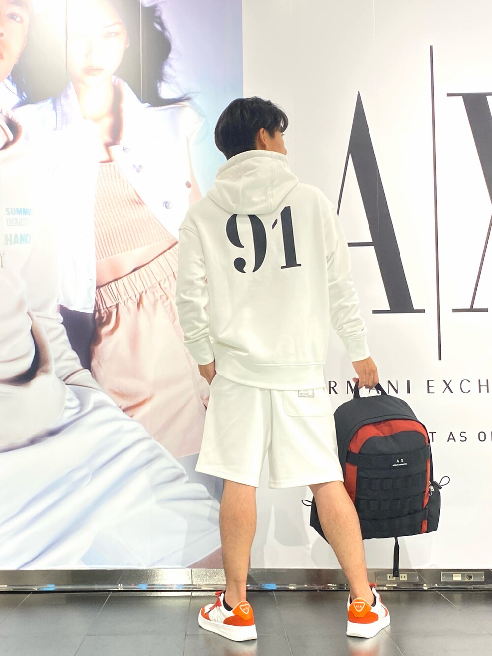 「AXchanger、AXchange、ラフ、お洒落さんとつながりたい、ARMANIEXCHANGE、夏、アルマーニエクスチェンジ」｜「ARMANI EXCHANGEの【A|X アルマーニ エクスチェンジ】ロゴライン　ショートパンツ（スウェットパンツ、ホワイト系）」を使った、shupeiさん（メンズ・170cm）の夏コーディネートの2枚目の写真