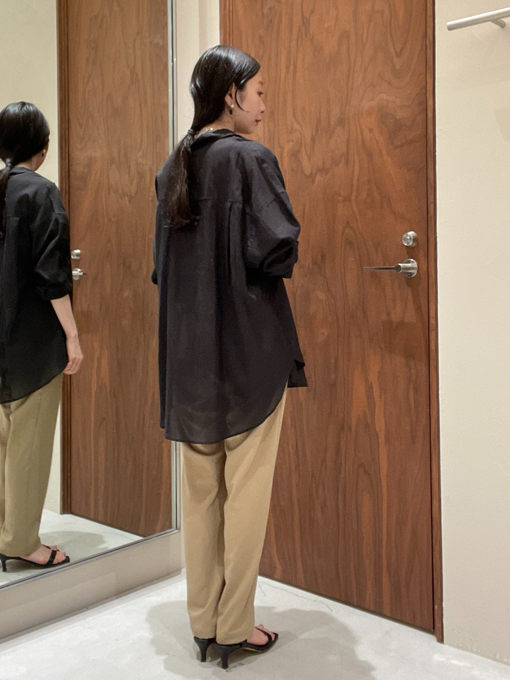 「GALLARDAGALANTEの【-3kg見えパンツ】【リニューアル！】ジャージーテーパードパンツ（その他パンツ、ベージュ系）」を使った、gg_chisatoooさん（レディース・152cm）の夏コーディネートの4枚目の写真