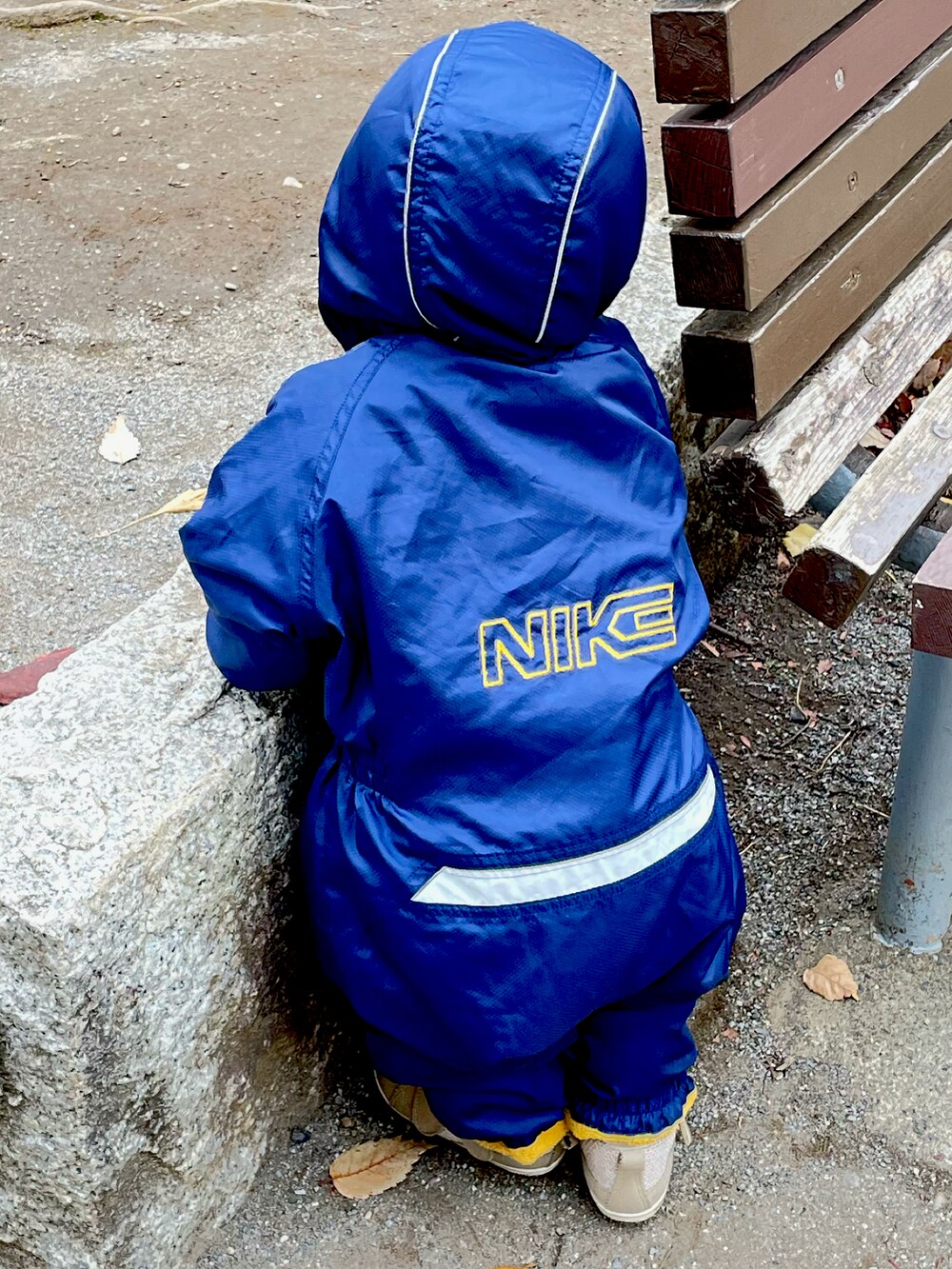 「男の子コーデ、公園スタイル、1歳、NIKE、公園、おとこのこ」｜「NIKEのアイテム（つなぎ/オールインワン、ブルー系）」を使った、RYOSUさん（キッズ・80cm）の冬コーディネートの2枚目の写真
