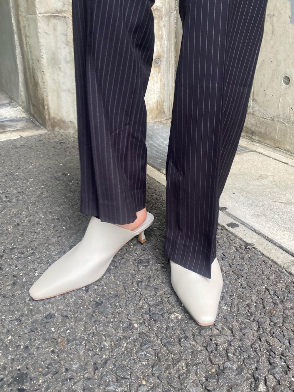 「ジャケットスタイル、ジャケットコーデ、セットアップ、セットアップスタイル、ストライプ、ストライプパンツ、ストライプジャケット、ストライプ柄、モード、ビューティーアンドユース、秋、ミニスカート、ミニスカ、ミニスカートコーデ、重ね着コーデ」|「BEAUTY&YOUTH UNITED ARROWSの【WEB限定】ソリッド&ストライプ ツイルミニスカート(スカート、その他)」を使った、吉田(yoshida)さん(レディース・156cm)の夏コーディネートの10枚目の写真