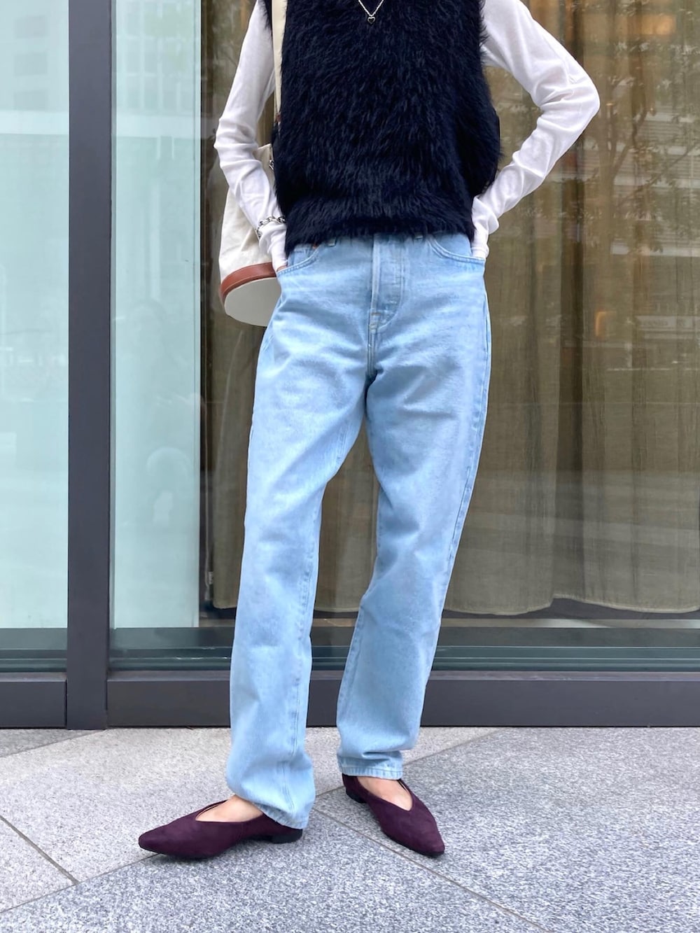 「デニム、リーバイス、リーバイス501、デニムパンツ、156cm、BEAUTY&YOUTH UNITED ARROWS、ビューティ&ユース、休日スタイル、ファーベスト、ベストコーデ、キレイめカジュアル、おでかけコーデ、オトナカワイイ、秋先取りコーデ、デニムコーデ」|「Levi'sの【国内EXCLUSIVE】<LEVI’S>501デニムパンツ/ライトブルー(デニムパンツ、ブルー系)」を使った、吉田(yoshida)さん(レディース・156cm)の夏コーディネートの5枚目の写真