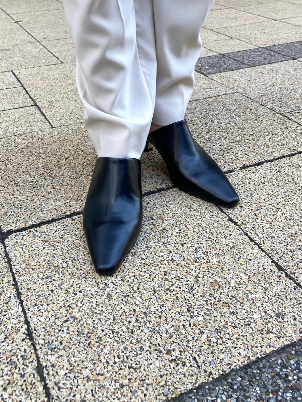 「シアートップス、マーブル柄、マーブル、シアー、ワイドパンツ、ラップパンツ、BEAUTY&YOUTH UNITED ARROWS、beauty&youth、BEAUTY & YOUTH、ビューティ&ユース、夏コーデ、休日スタイル、白パンツ、ホワイトパンツ、ストリート」|「BEAUTY&YOUTH UNITED ARROWSのポプリンラップワイドパンツ -ウォッシャブル-(その他パンツ、ホワイト系)」を使った、吉田(yoshida)さん(レディース・156cm)の夏コーディネートの8枚目の写真