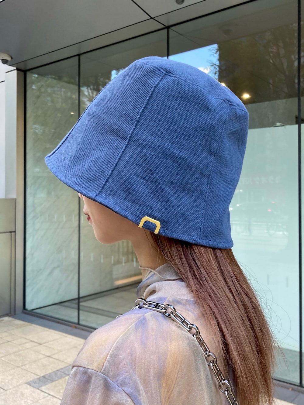 「シアートップス、マーブル柄、マーブル、シアー、ワイドパンツ、ラップパンツ、BEAUTY&YOUTH UNITED ARROWS、beauty&youth、BEAUTY & YOUTH、ビューティ&ユース、夏コーデ、休日スタイル、白パンツ、ホワイトパンツ、ストリート」|「BEAUTY&YOUTH UNITED ARROWSのポプリンラップワイドパンツ -ウォッシャブル-(その他パンツ、ホワイト系)」を使った、吉田(yoshida)さん(レディース・156cm)の夏コーディネートの7枚目の写真
