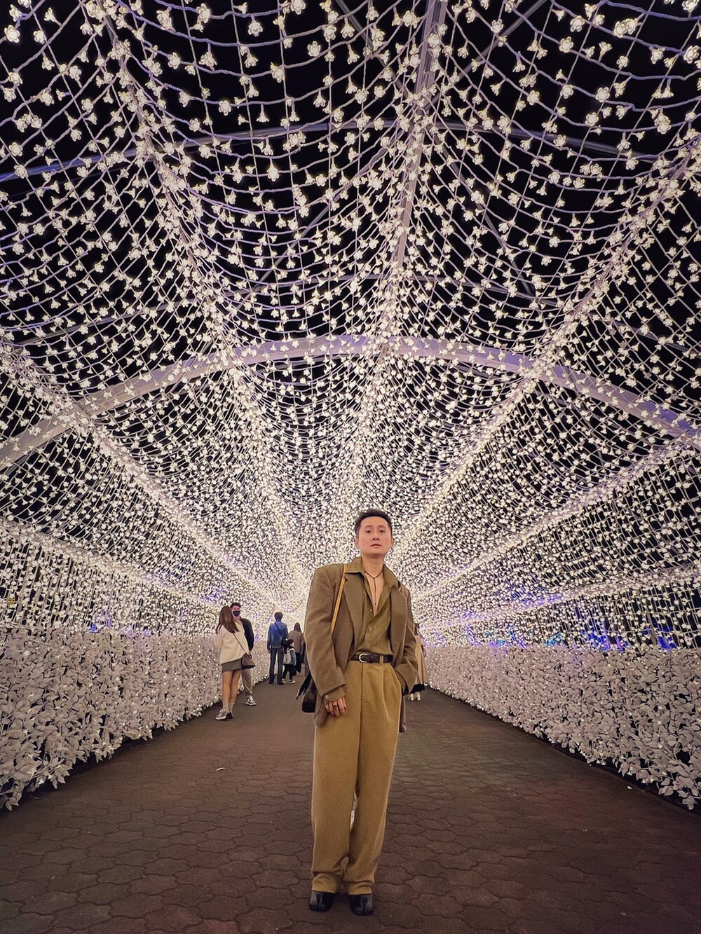 「アキコーデ、スーツスタイル、ルイヴィトン」｜「LOUIS VUITTONのアイテム（バッグ、ブラウン系）」を使った、kenayunpaさん（メンズ・160cm）の秋コーディネートの2枚目の写真
