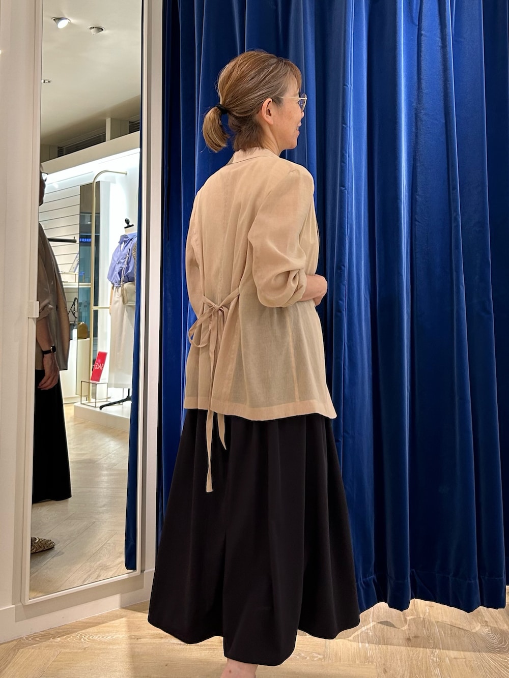 「おでかけコーデ、きれいめコーデ、シアートップス、お仕事コーデ、ワンピース、ノースリーブワンピース、ジャケット、ジャケットスタイル、50代ファッション、50代コーデ、アラフィフ」｜「NOLLEY’Sの撥水UVカットドッキングワンピース（ワンピース、ブラック系）」を使った、umezawa_nolさん（レディース・167cm）の夏コーディネートの5枚目の写真