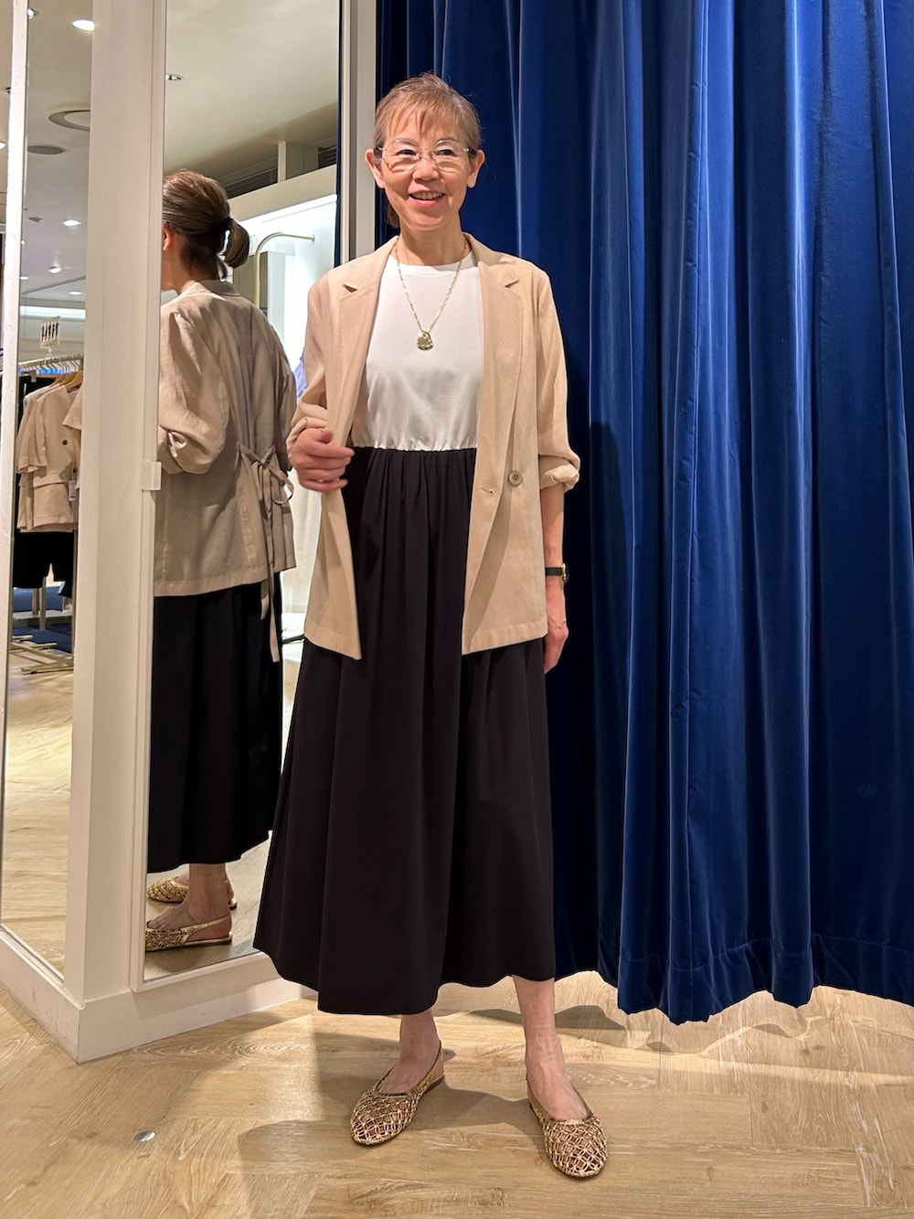 「おでかけコーデ、きれいめコーデ、シアートップス、お仕事コーデ、ワンピース、ノースリーブワンピース、ジャケット、ジャケットスタイル、50代ファッション、50代コーデ、アラフィフ」｜「NOLLEY’Sの撥水UVカットドッキングワンピース（ワンピース、ブラック系）」を使った、umezawa_nolさん（レディース・167cm）の夏コーディネートの2枚目の写真