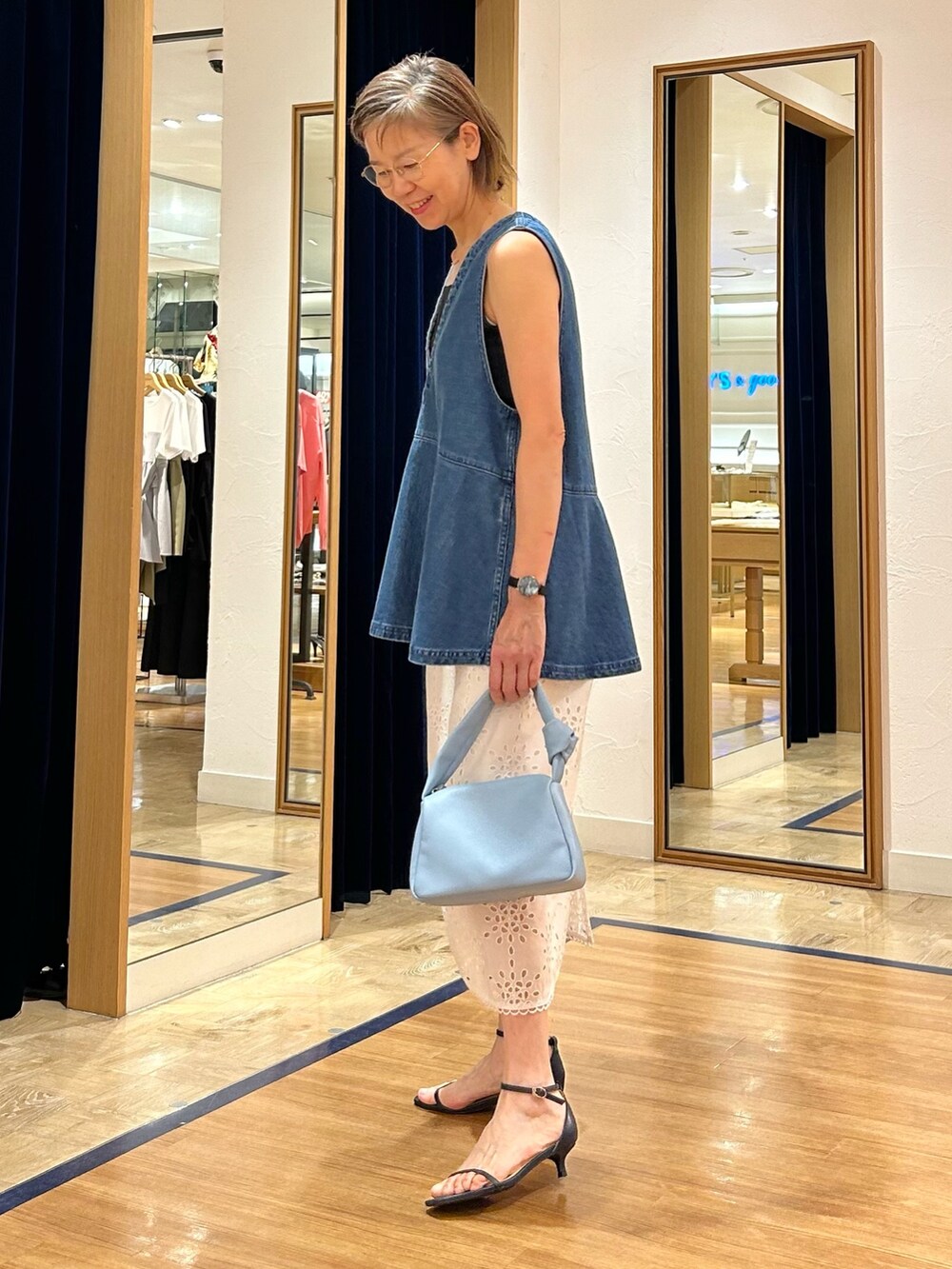 「デニム、大人カジュアル、大人コーデ、ノースリーブ、夏服、レース、大人カジュアルコーデ、ベストコーデ、アラフィー」｜「NOLLEY’Sの《セットアップ対応》Brocheレース ギャザータイトスカート（スカート、ホワイト系）」を使った、umezawa_nolさん（レディース・167cm）の夏コーディネートの7枚目の写真