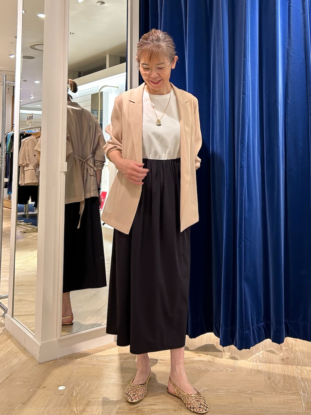 「おでかけコーデ、きれいめコーデ、シアートップス、お仕事コーデ、ワンピース、ノースリーブワンピース、ジャケット、ジャケットスタイル、50代ファッション、50代コーデ、アラフィフ」｜「NOLLEY’Sの撥水UVカットドッキングワンピース（ワンピース、ブラック系）」を使った、umezawa_nolさん（レディース・167cm）の夏コーディネートの8枚目の写真