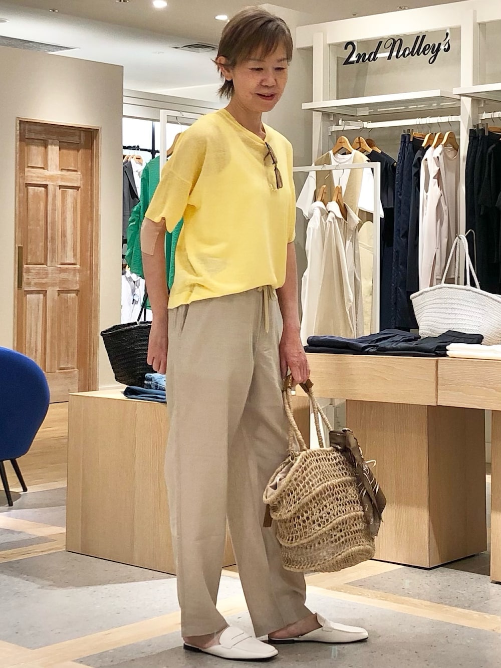 「カジュアルコーデ、今日のコーデ、オトナカジュアル、シンプルスタイル、サマーニット、麻パンツ、メンズパンツ」｜「NOLLEY'S goodmanのリネン混イージーパンツ（その他パンツ、ホワイト系）」を使った、umezawa_nolさん（レディース・167cm）の春コーディネートの3枚目の写真