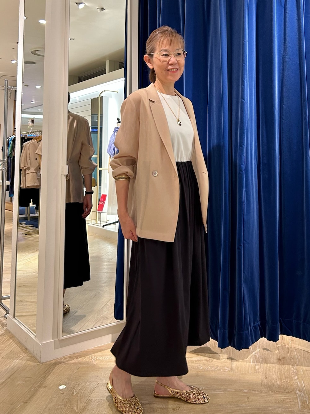 「おでかけコーデ、きれいめコーデ、シアートップス、お仕事コーデ、ワンピース、ノースリーブワンピース、ジャケット、ジャケットスタイル、50代ファッション、50代コーデ、アラフィフ」｜「NOLLEY’Sの撥水UVカットドッキングワンピース（ワンピース、ブラック系）」を使った、umezawa_nolさん（レディース・167cm）の夏コーディネートの7枚目の写真
