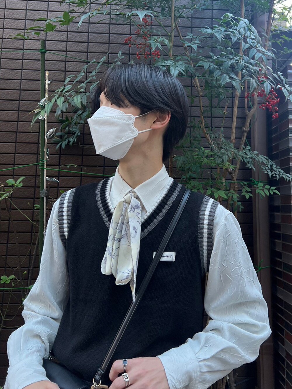 「大人コーデ、キレイめ、メンズコーデ、韓国ファッション、韓国ブランド、韓国コーデ、韓国好きな人と繋がりたい、韓国風コーデ、韓国ファッション好きな人と繋がりたい」｜「modefreakのアイテム（シャツ/ブラウス、ホワイト系）」を使った、吉田さん（メンズ・177cm）の夏コーディネートの2枚目の写真