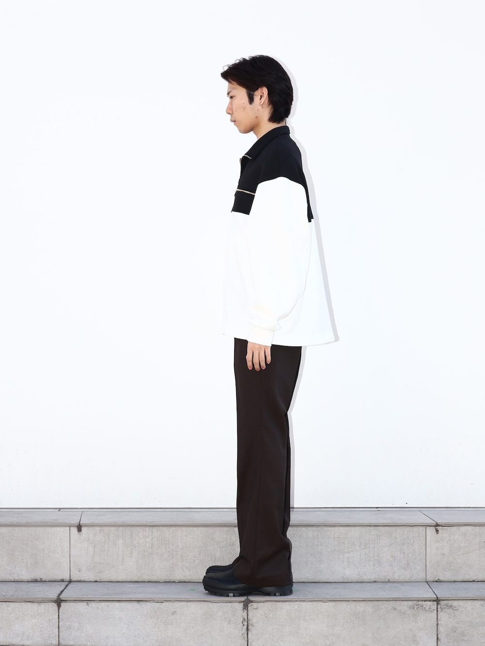 「カジュアルコーデ、春コーデ」｜「CULLNIのSTUDIOUS別注FULLZIP STANDCOLLAR（スウェット、ホワイト系）」を使った、cionさん（メンズ・175cm）の冬コーディネートの2枚目の写真